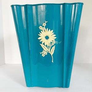 VINTAGE 1950’s turquoise blue scalloped edge plastic trashcan waste basket
